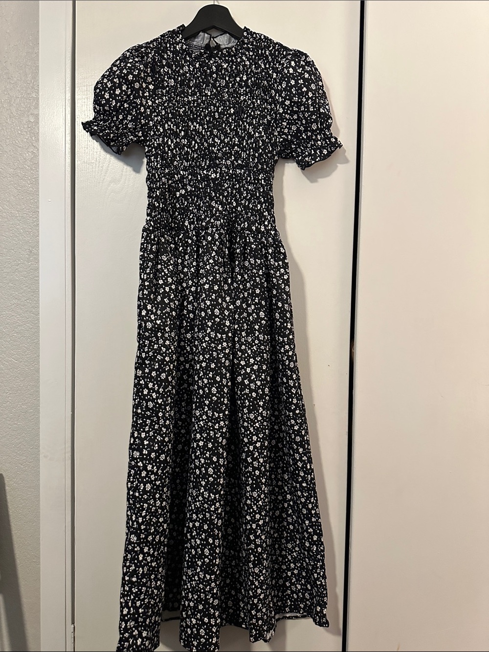 NWT RIHOAS Black White Floral Smocked Puff Sleeve Maxi Dress S